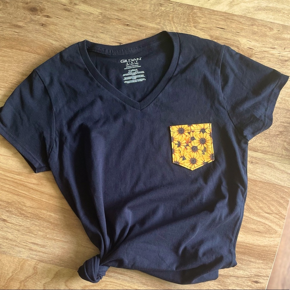 NEW Ladies M Black Sunflower Pocket T Shirt